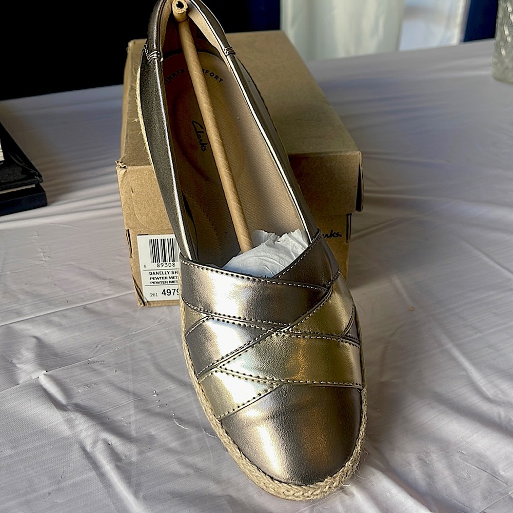 Brand New Clark Danelly Shine in size 8 (US).